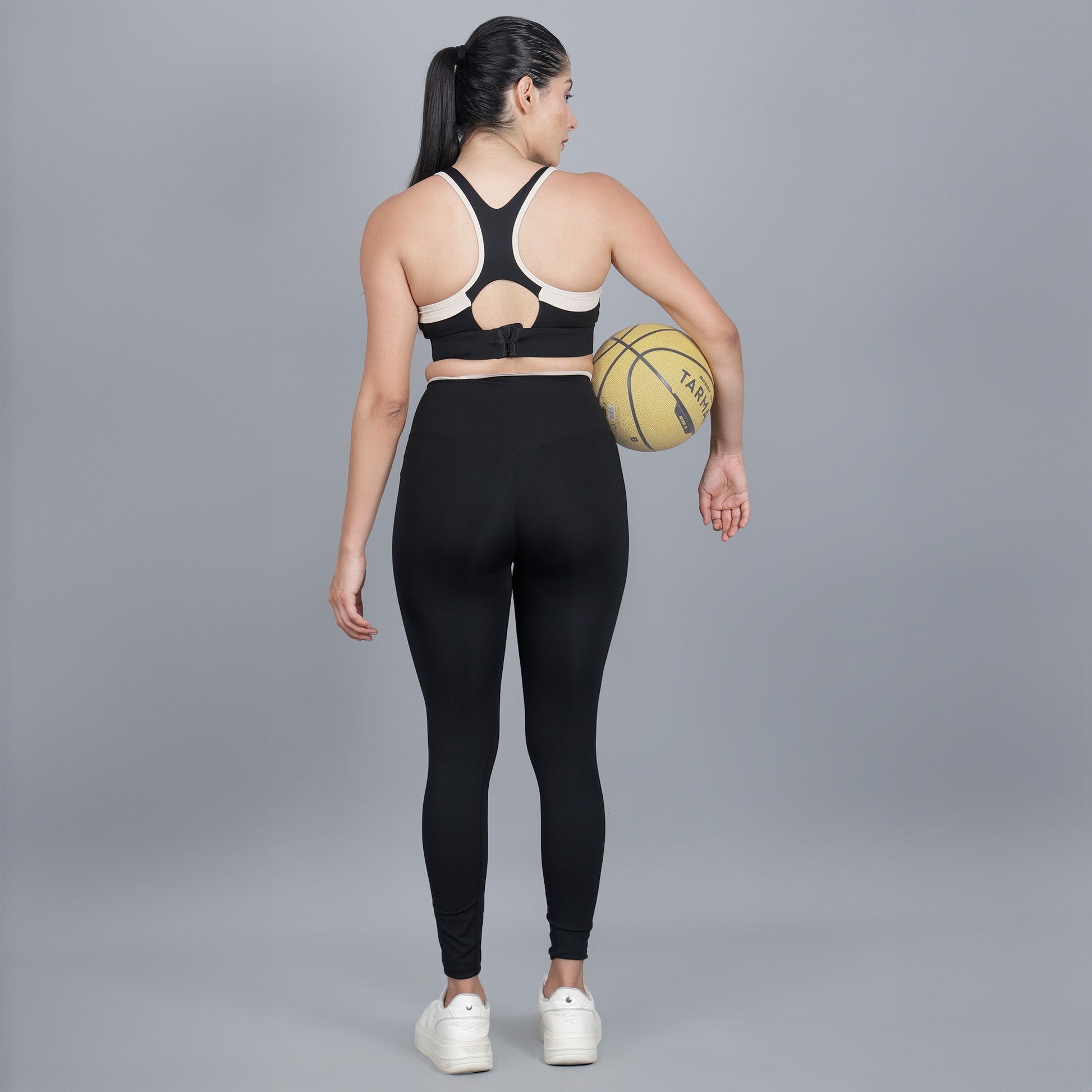 Chiclo Women's Black & Beige Contrast Workout Set - Chiclo